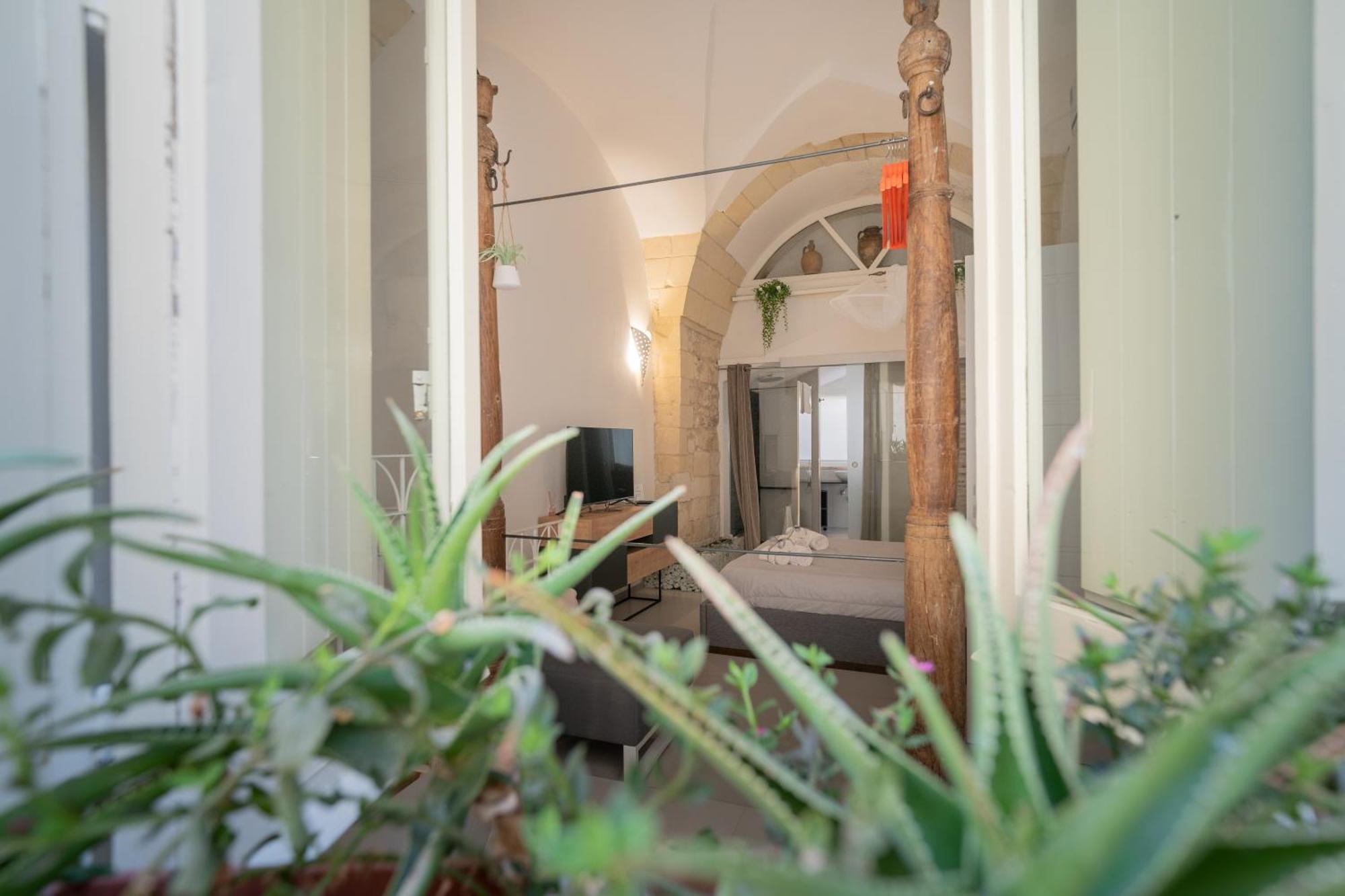 Dimora Barocca Luxury Suites Lecce Exterior foto
